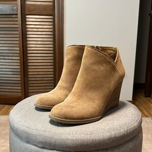 Lucky Brand Yakeena Honey (Tan) Suede Wedge Booties Side Zip-Up, Size 8.5
